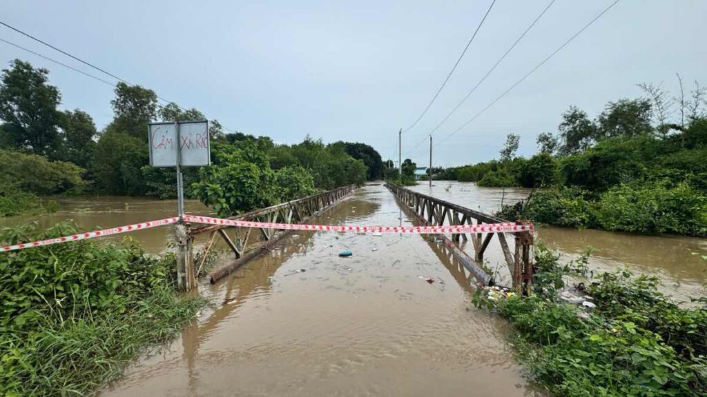 binh thuan mua lon ngap lut dien rong di doi nhieu ho dan 2 ho tang luu luong xa lu 2