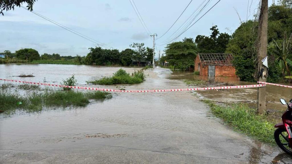 binh thuan mua lon ngap lut dien rong di doi nhieu ho dan 2 ho tang luu luong xa lu 3