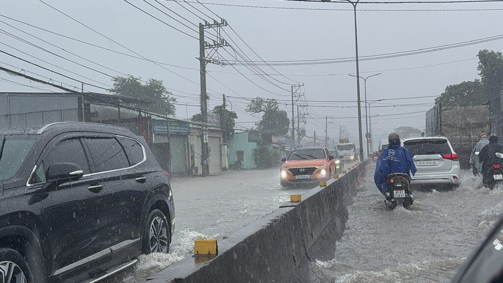 ngap ham chui nga tu vung tau nhieu o to chet may phai goi cuu ho 2