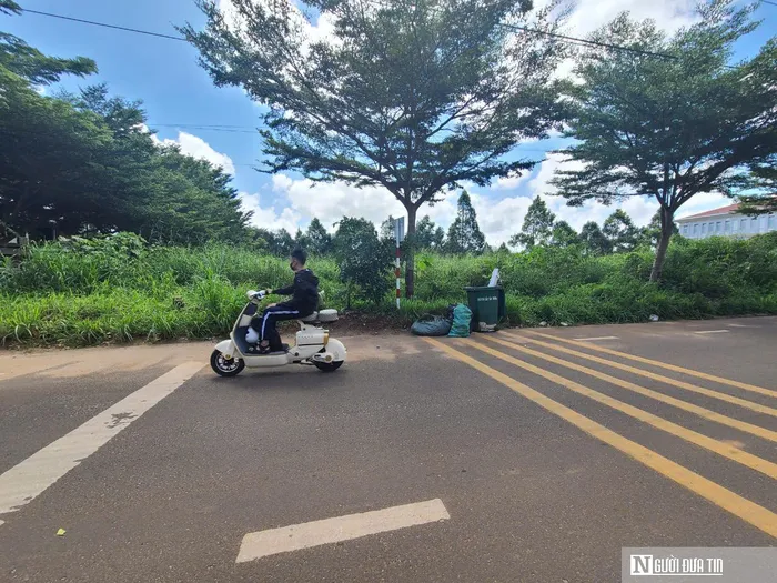 vu mui la toa khap truong hoc o dak lak nghi phat tan tu mot bai rac 2