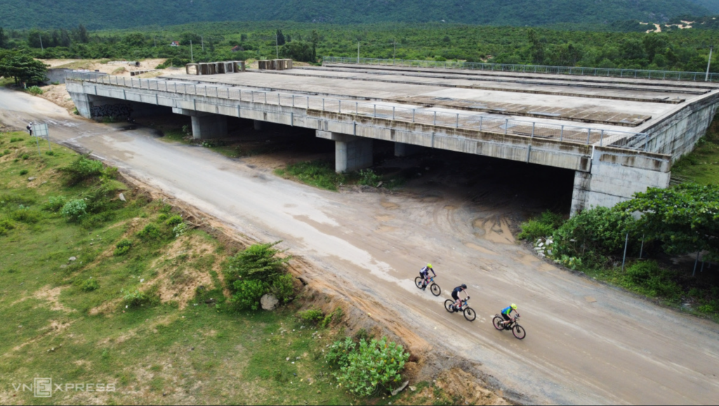 loat cau xay xong thieu duong ket noi khong duoc su dung 4