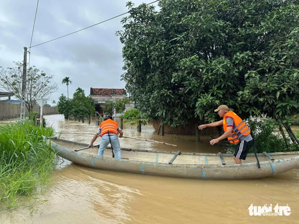 quang ngai lũ tren song tra cau len nhanh nguoi dan hoi hả chạy lũ 1