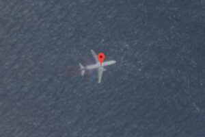 Một nhà khoa học tuyên bố tìm thấy xác máy bay MH370 ở độ sâu gần 6.000 m- Ảnh 1. (Ảnh minh hoạ: Google Earth)