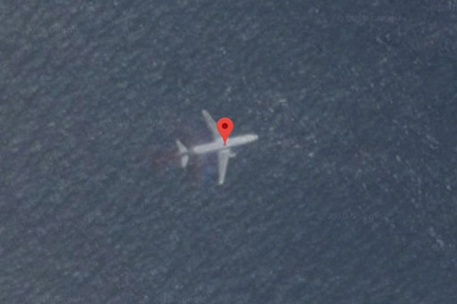 Một nhà khoa học tuyên bố tìm thấy xác máy bay MH370 ở độ sâu gần 6.000 m- Ảnh 1.(Ảnh minh hoạ: Google Earth)