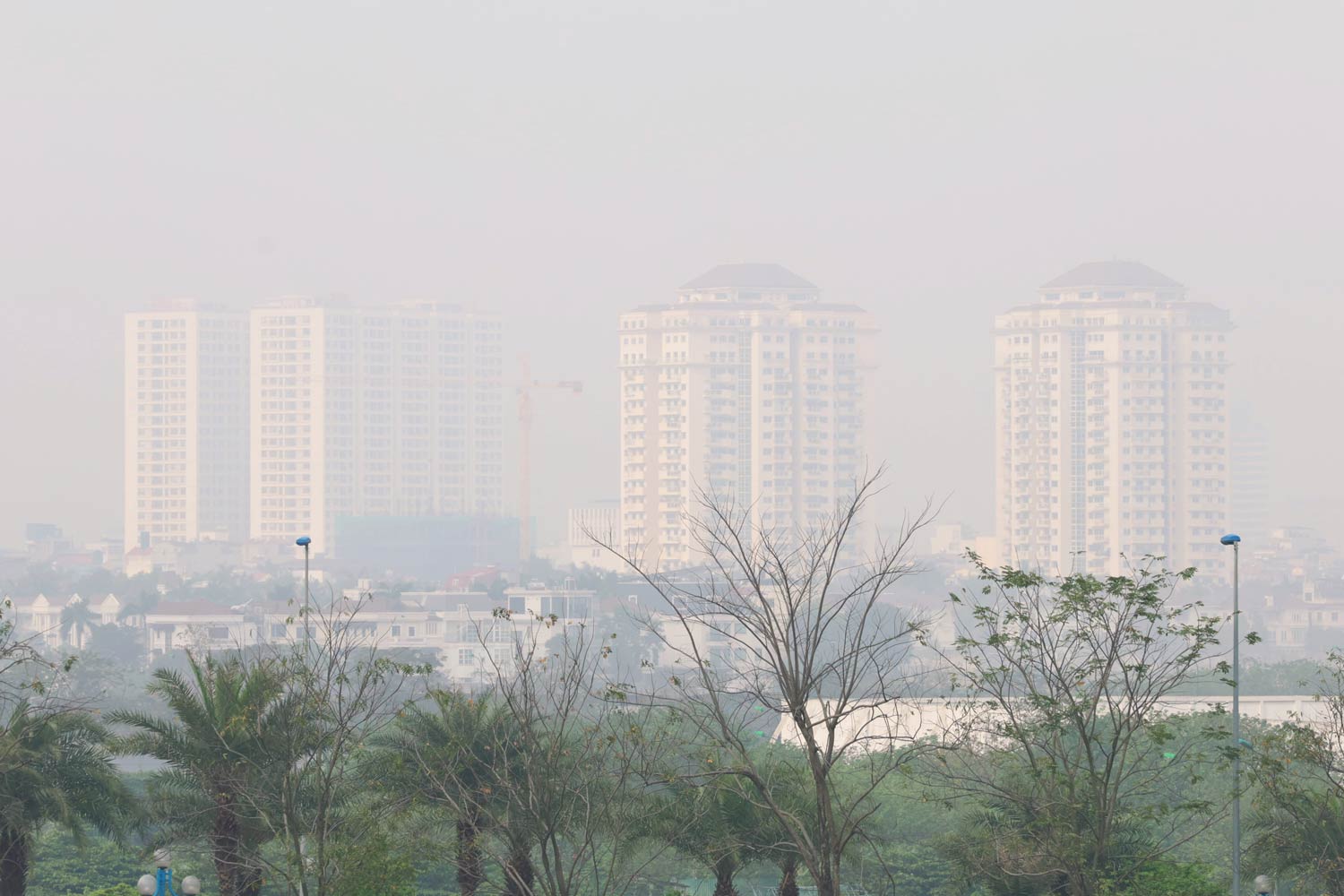 Hà Nội ngột ngạt, ô nhiễm trong ngày đầu đi làm sau nghỉ lễ