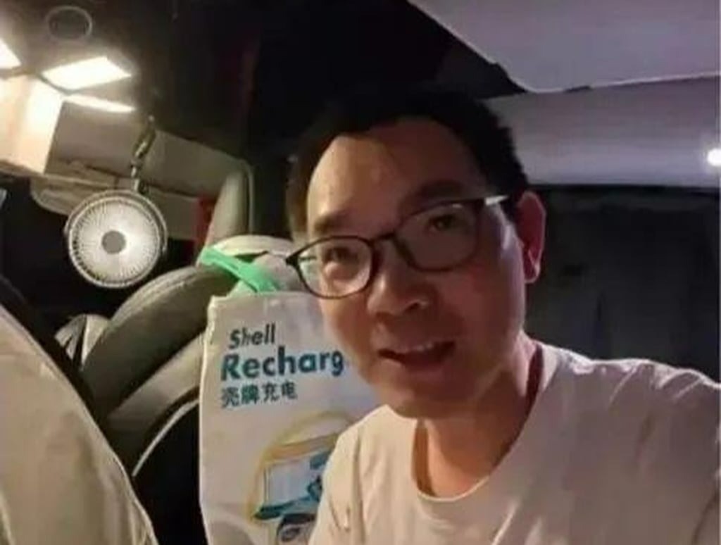 Mặc kệ nhà cao cửa rộng, nam thanh niên chọn cuộc sống "bụi đời" trên ô tô để tìm kiếm sự tự do