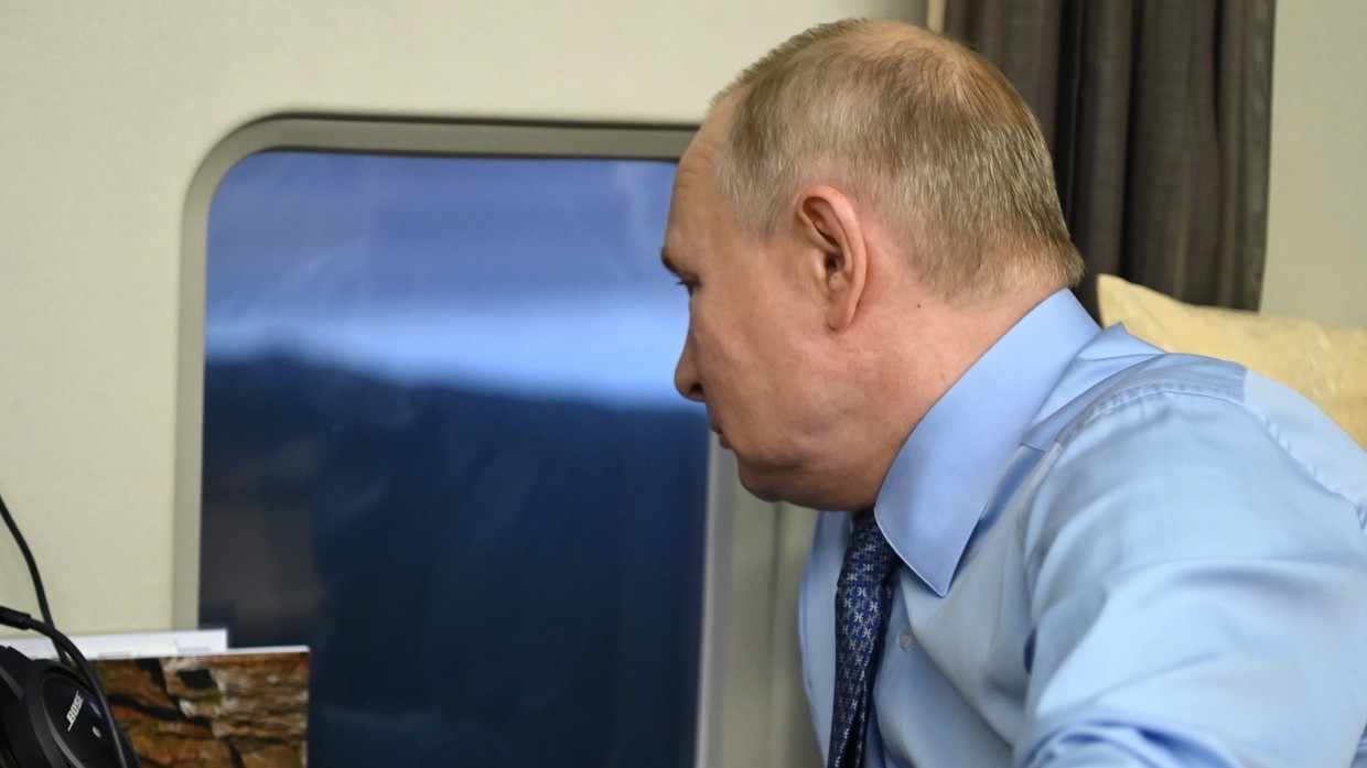 Trực thăng của Tổng thống Putin mắc kẹt trong đàn UAV của Ukraine