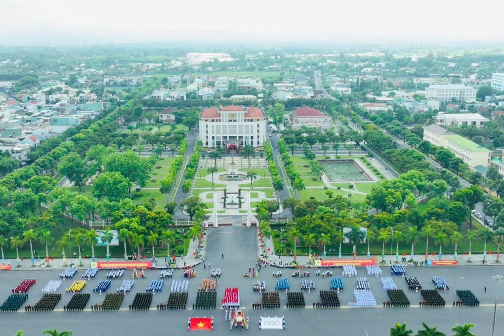 Nghỉ hưu trước tuổi gần 7 năm, phó trưởng phòng nhận hơn 3,2 tỷ đồng
