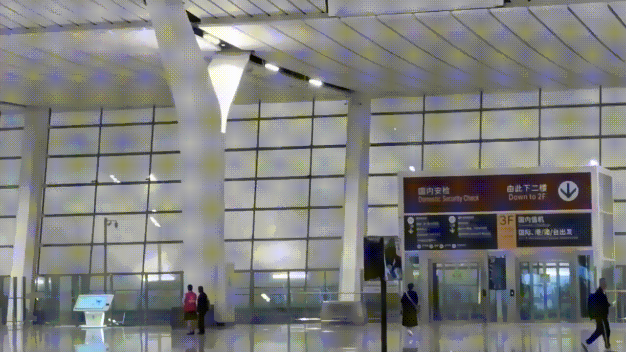 Cảnh tượng như ngày tận thế khi mưa đá và gió lốc bao trùm toàn bộ sân bay Trung Quốc