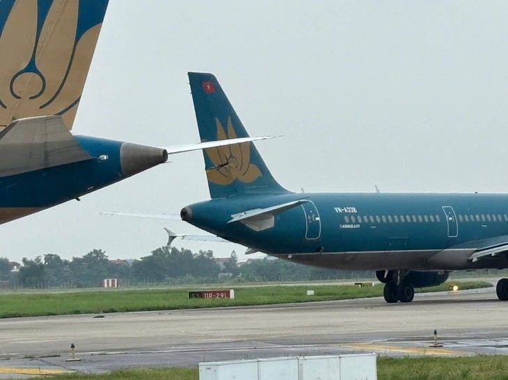 Hai máy bay va nhau trên đường lăn tại sân bay Nội Bài