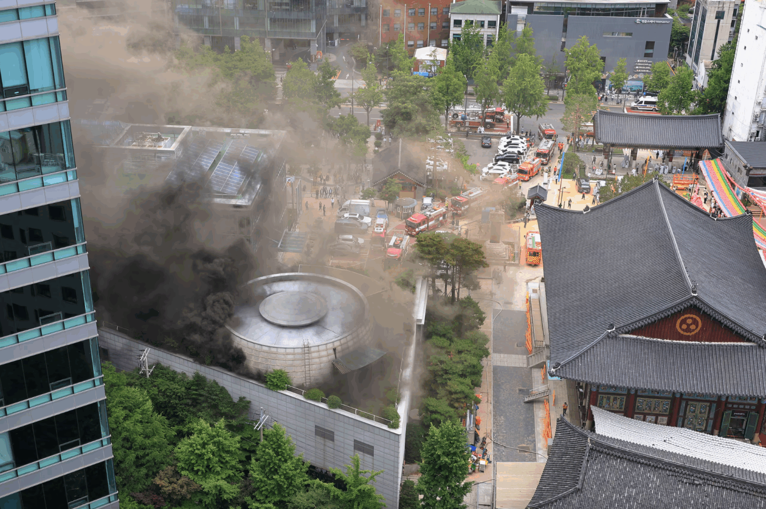 Cháy lớn tại trung tâm Phật giáo Jogyesa ở Seoul, hàng trăm người sơ tán