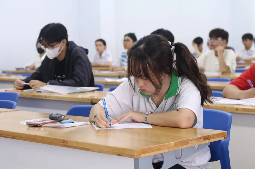 Thí sinh tố giám thị làm mất 30 phút làm bài ở kỳ thi vào ĐH lớn nhất nước