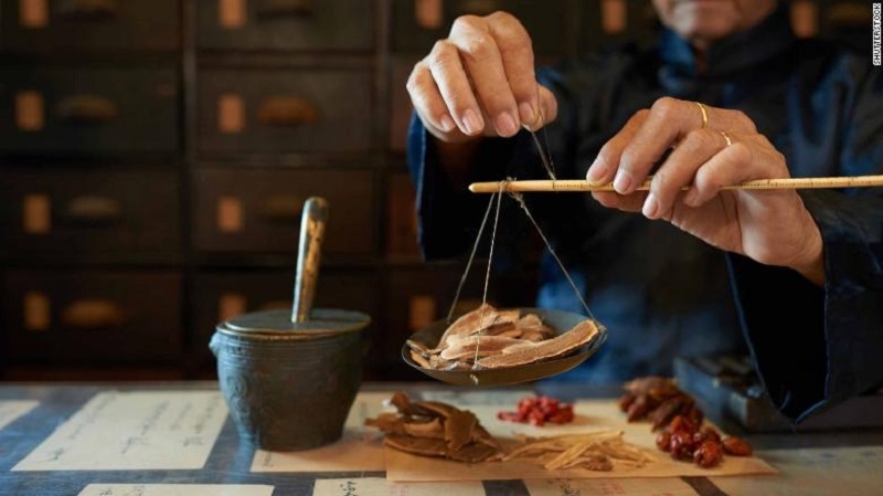 Đại phu thời nhà Minh giàu y đức, giỏi y thuật, vừa nhìn đã đoán được sinh tử
