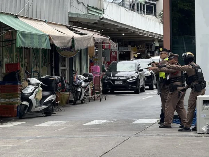 Xả súng hàng loạt tại chợ Bangkok, 6 người thiệt mạng