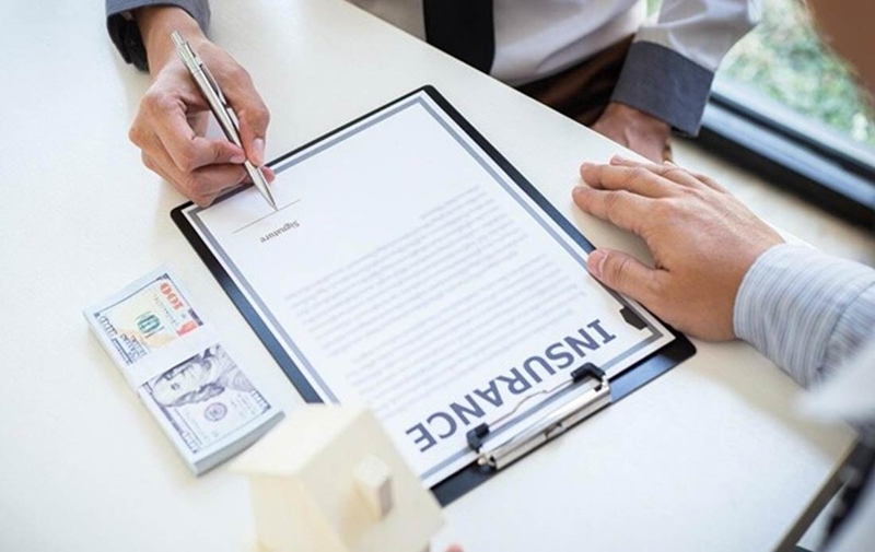 Ngân hàng có thể bị phạt 500 triệu đồng nếu ép khách mua bảo hiểm