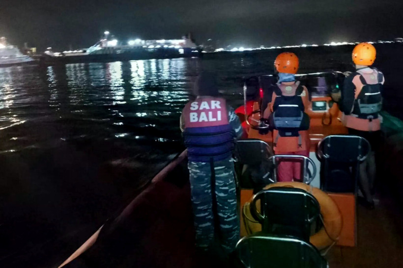 Chìm phà chở 65 người gần đảo Bali