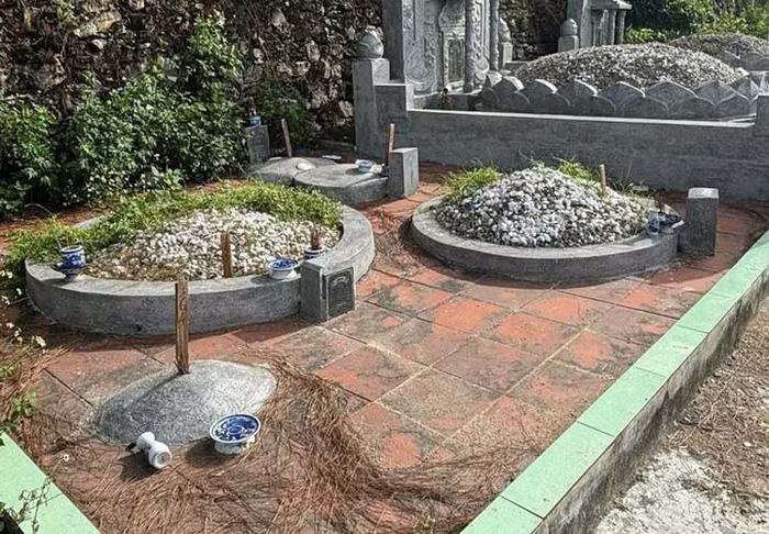 Người dân Huế bức xúc trước hành vi đóng cọc lên loạt lăng mộ để kiểm kê giải phóng mặt bằng