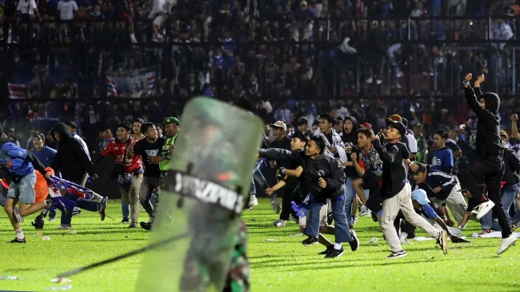 Indonesia xin gỡ bỏ lệnh cấm nghiêm khắc, FIFA trả lời đanh thép