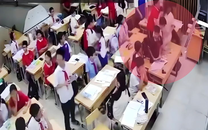 Hà Nội: Học sinh quật ngã cô giáo trong lớp, những học sinh khác không ai can ngăn12