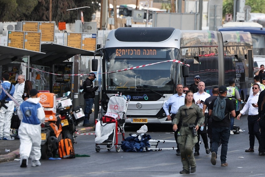 Israel: Xả súng tại Jerusalem khiến hơn 20 người thương vong, Thủ tướng Israel họp khẩn