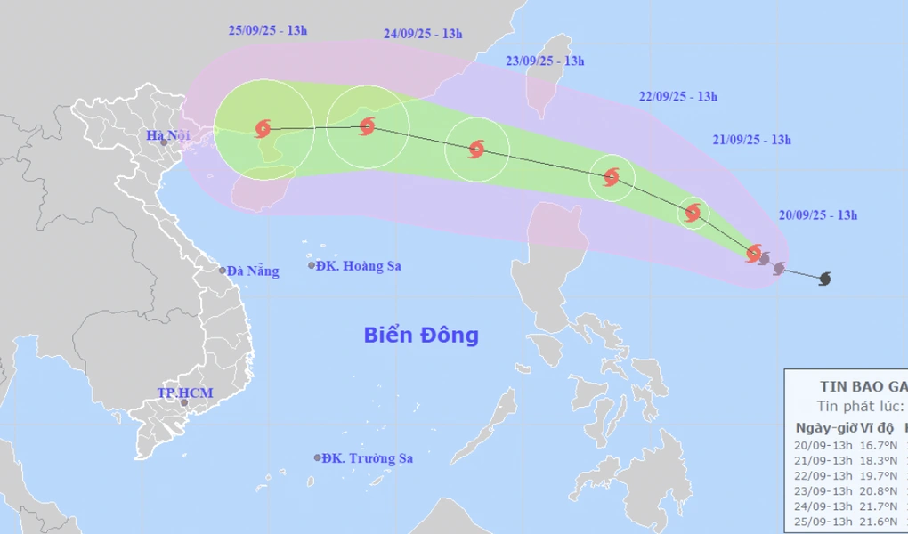 Bão Ragasa tăng 4 cấp sau một ngày, di chuyển rất khó lường