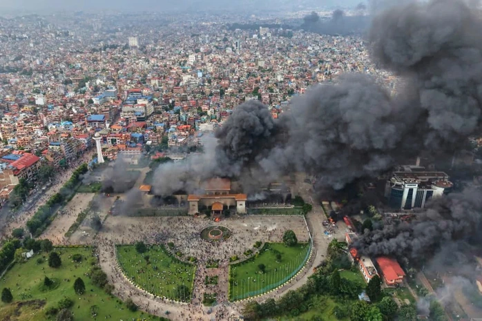 Cảnh tượng đổ nát ở Nepal sau nhiều ngày biểu tình bạo lực