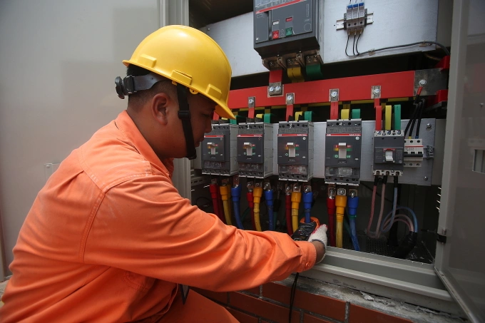 Bộ Công Thương: Giá điện chỉ tăng 2-5% nếu cho EVN tính bù khoản lỗ 45.000 tỷ đồng