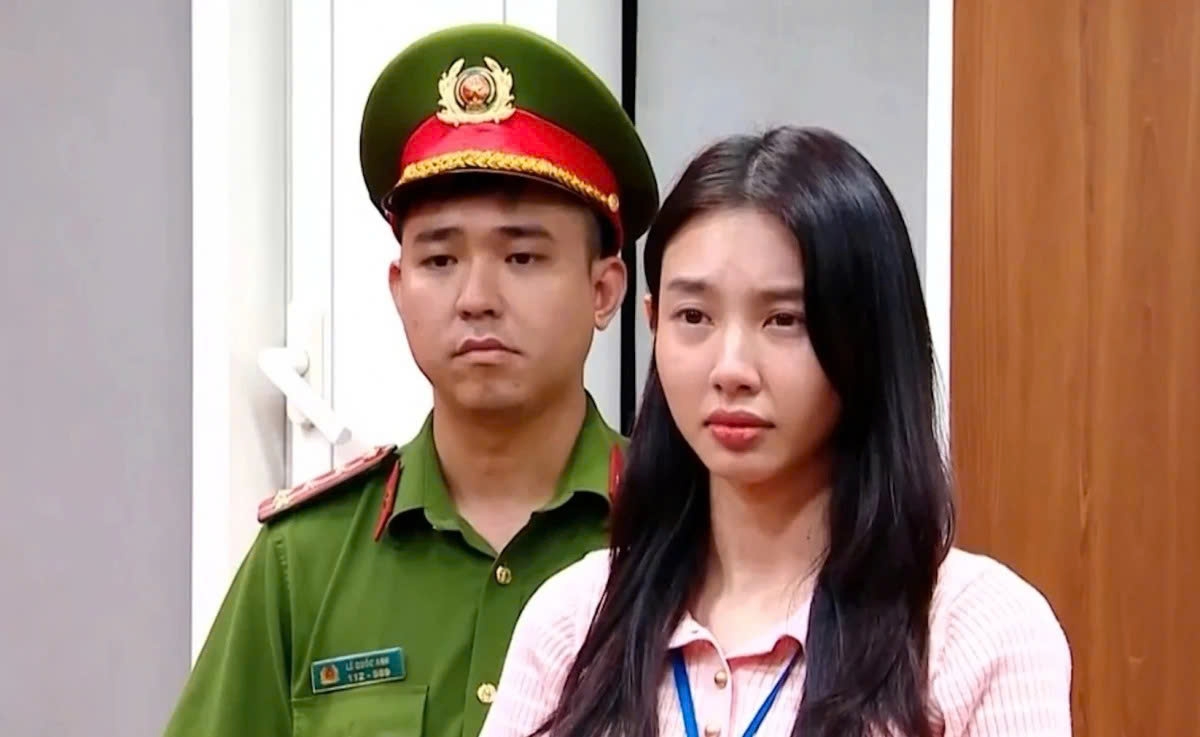 Hoa hậu Thuỳ Tiên ký hợp đồng quảng cáo với Chị em rọt để tránh trách nhiệm, giữ hình ảnh