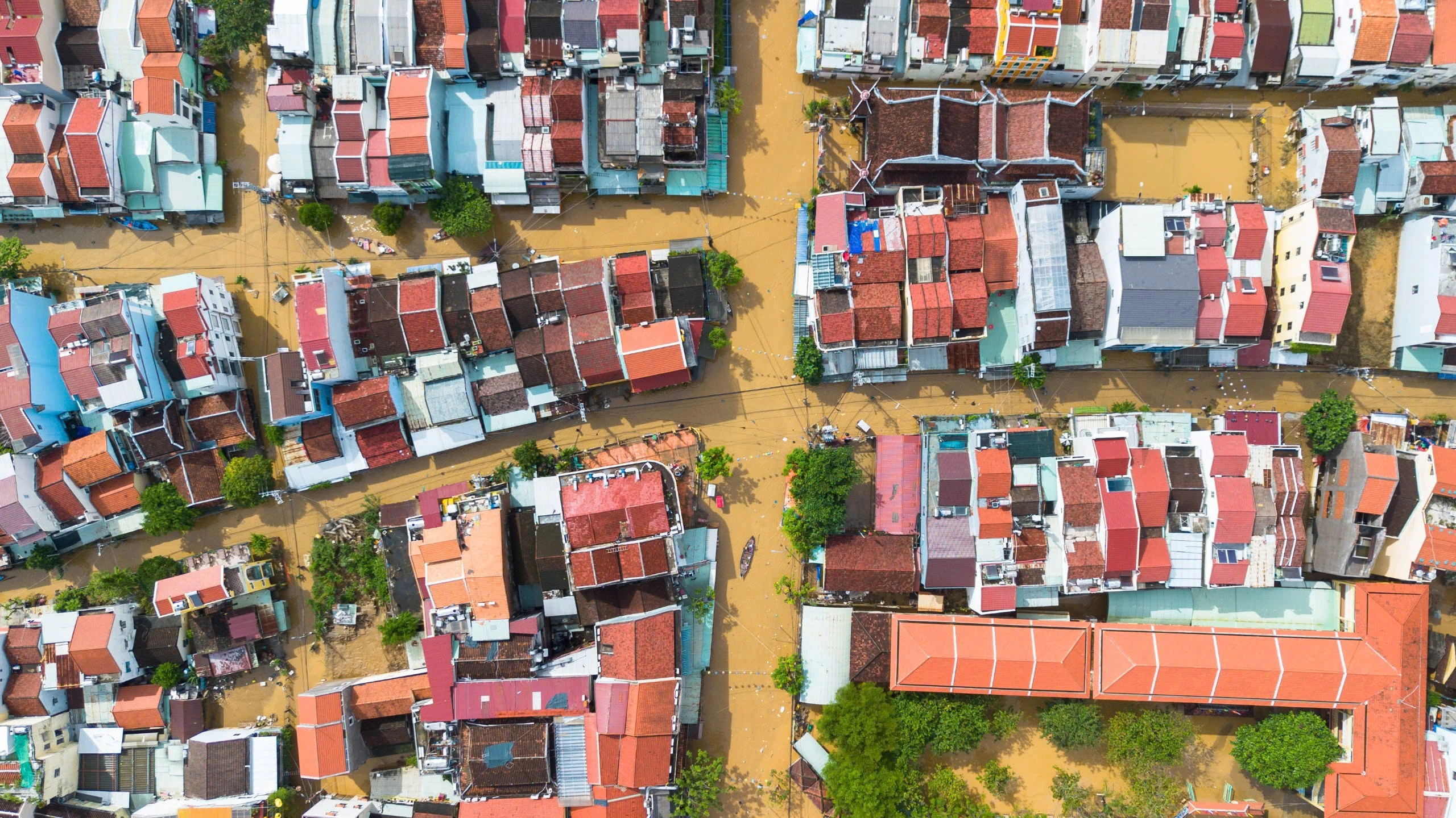 Phố cổ Hội An ngổn ngang sau trận lũ lịch sử