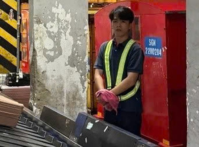 Bắt nhân viên sân bay lấy trộm 50 triệu đồng trong hành lý ký gửi của khách