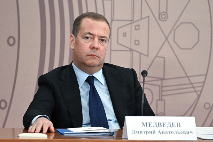 Ông Medvedev: 'Nội gián Nga trong lòng châu Âu đang chờ lệnh'