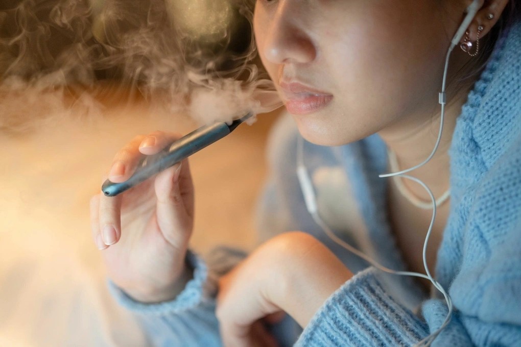 BÁO ĐỘNG: Tỷ lệ thanh thiếu niên sử dụng thuốc lá điện tử gấp 9 lần người lớn