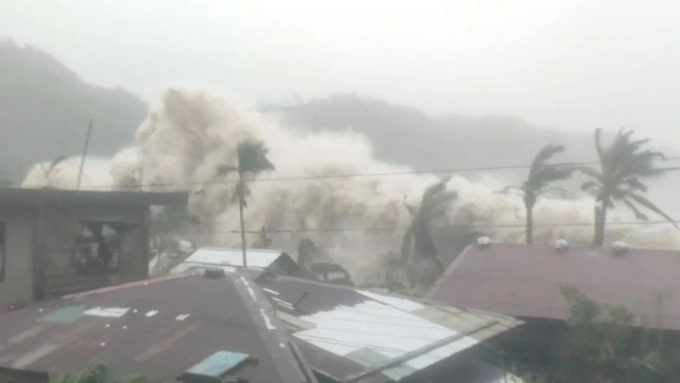 Người Philippines kể cảnh 'như tận thế' trong siêu bão Fung Wong