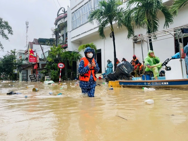 Quy Nhơn ngập lụt: 'Trắng tay, không biết bắt đầu lại từ đâu'