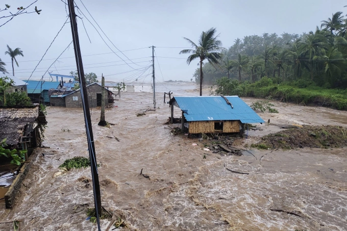 Siêu bão Fung Wong chưa đổ bộ đã gây chết người ở Philippines