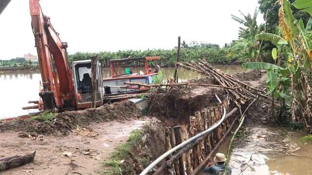 Cần Thơ: Vỡ đê ở cồn Sơn, người dân không kịp trở tay