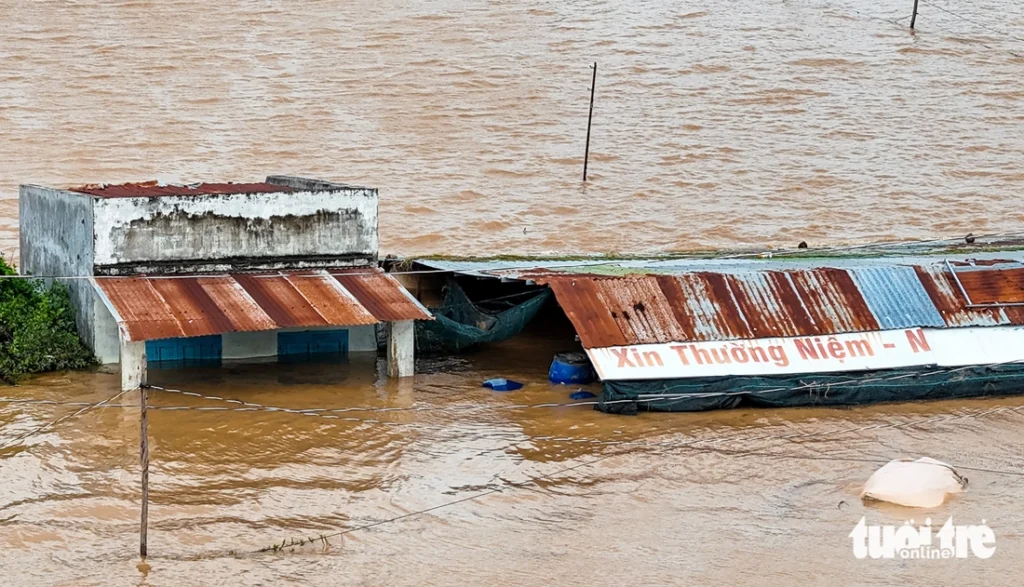Vào những làng quê bỗng chốc trắng tay trong lũ dữ Phan Rang