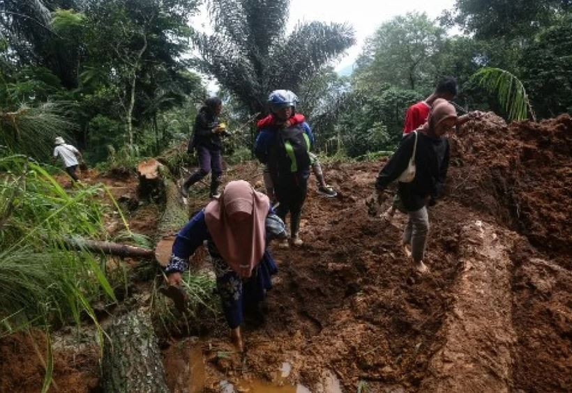Indonesia: Mưa lớn gây ra lũ quét kèm sạt lở đất, nhiều người mất tích