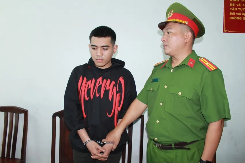 Truy tố nhóm người khiêng quan tài diễu phố trước chợ Bến Thành