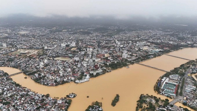 Miền Trung mưa lớn, lũ có thể lên báo động ba, đặc biệt là Huế và Đà Nẵng