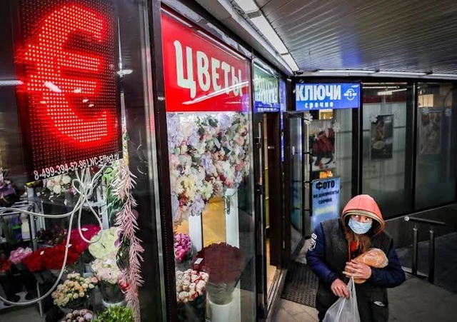 Lãi suất cao ngất giáng đòn vào 'trụ cột' chiếm 2/5 GDP Nga, gần 20 'ông lớn' bên bờ vực phá sản
