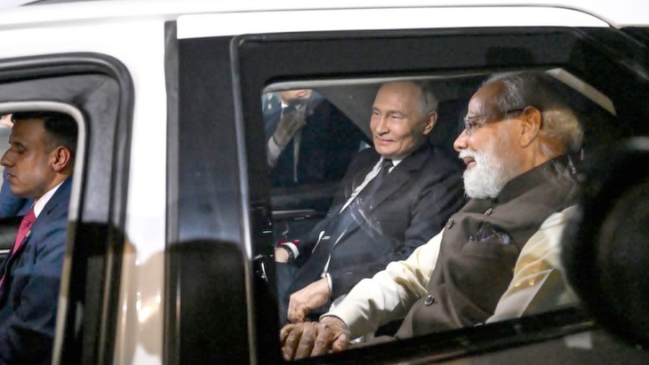 Lý do Thủ tướng Modi mời Tổng thống Putin ngồi chung xe Fortuner