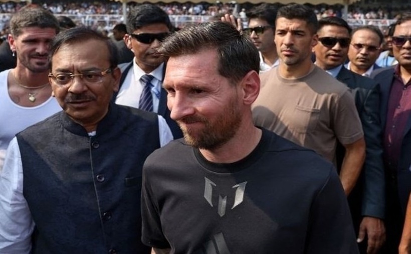 Messi hứng cơn thịnh nộ của CĐV Ấn Độ, sân vận động như "bãi chiến trường"