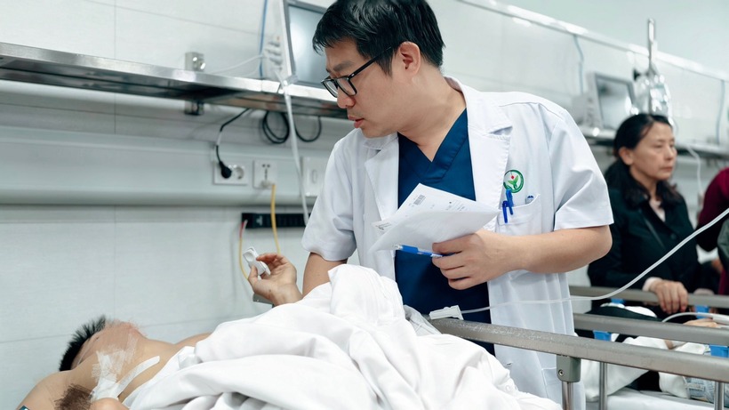 Vụ tai nạn ở Lào Cai, xe chở đoàn thiện nguyện bị lật, 9 người tử vong: Diễn biến mới nhất sức khỏe các nạn nhân