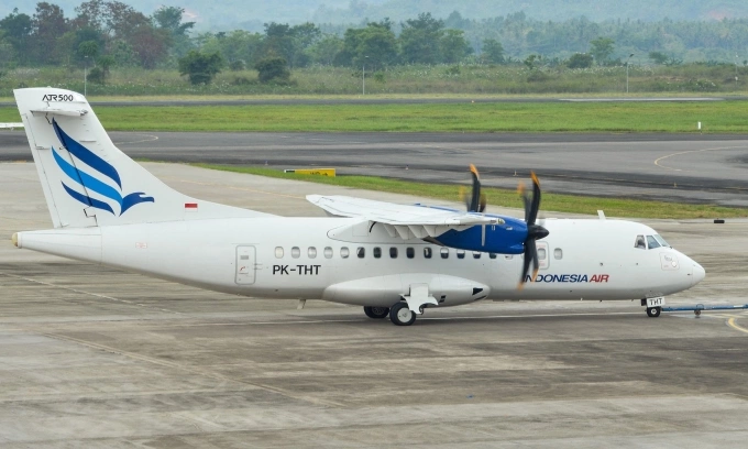 Máy bay Indonesia chở 11 người mất tích, nghi đâm vào núi